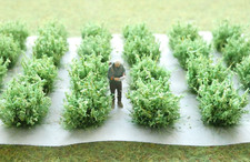 Howard Scenic Supplies - Tall Light Green Bushes (24), Model Scenery 00/HO