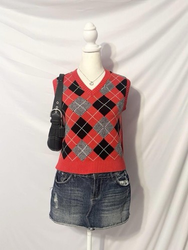 Preppy red argyle neck - red,
