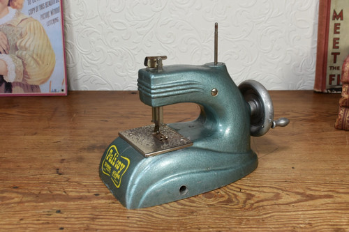 Small vintage palitoy toy - small,