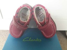 CLARKS ALANA FAY - RASPBERRY GIRLS SHOES NEW in excellent condition