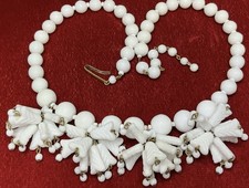 Vintage Wonderful Clustered