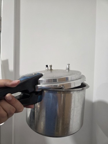 Aluminium stove top pressure - top,