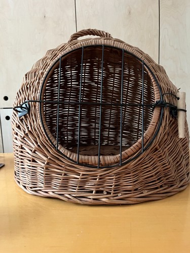 Wicker cat carrier - carrier, igloo