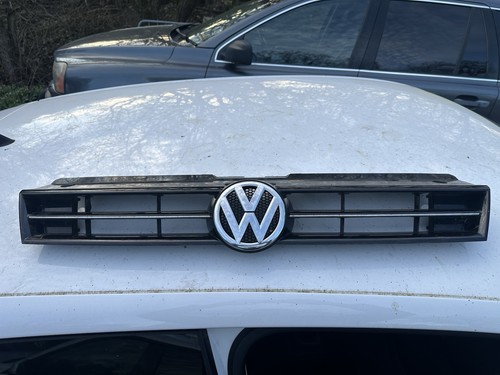 Polo 2012 front grill badge - front,