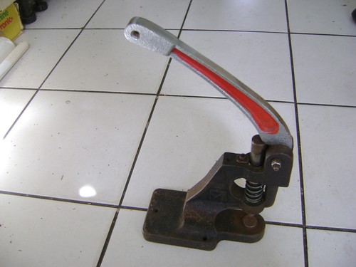 Manual hand press with dies - manual,