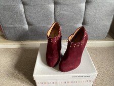 Abandon Burgundy Gold Stud
