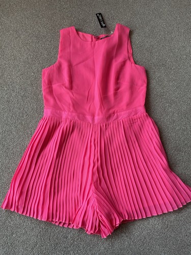 Bnwt love label - label, neon