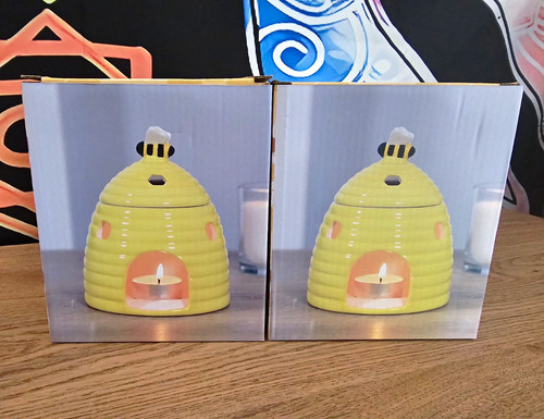Yellow glossy ceramic - glossy,