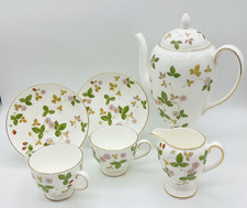 Wedgwood Wild Strawberry Coffee Pot Cup & Saucer Creamer 6 pcs Leigh Tea Service