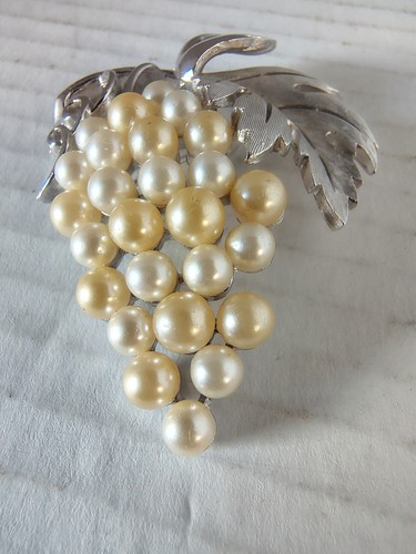 Vtg crown trifari faux pearl - vtg,