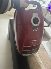 miele s8 cat and dog vacuum cleaner