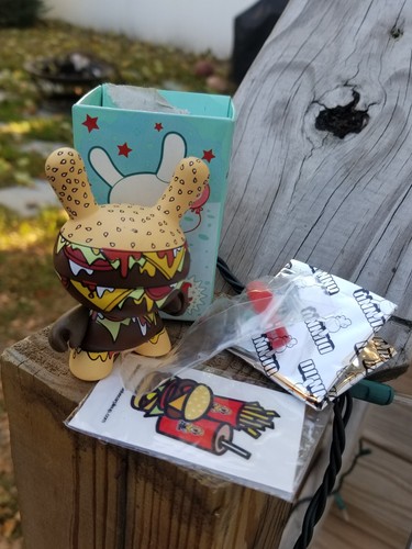 Kidrobot dunny twelve car - twelve,