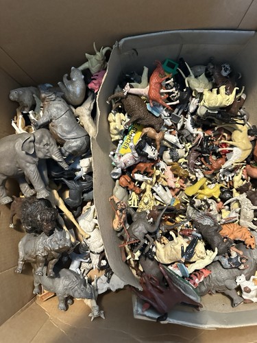 Mixed plastic animal figurines - mixed,