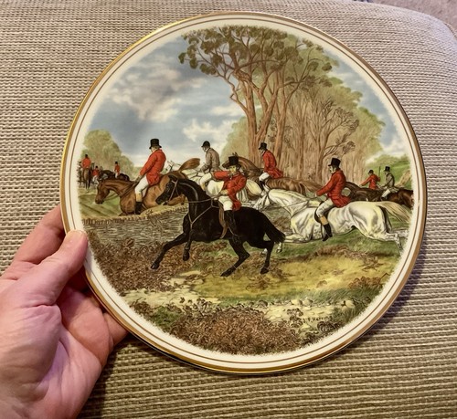 Vintage hunting ceramic