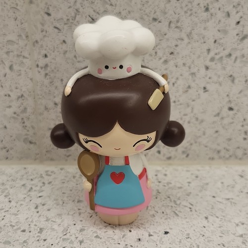 Momiji cupcake girl figurine - cupcake,
