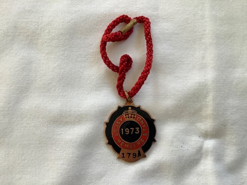 Horse racing members - racing, enamel