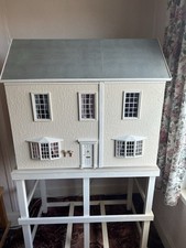 Beautiful Dollshouse 1:12 - With Electrics - Unfurnished