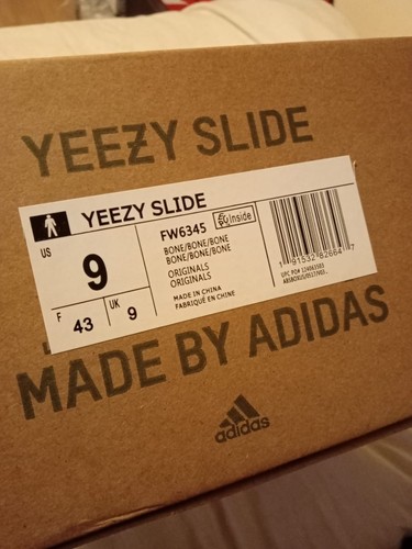Yeezy slides size - 9, new