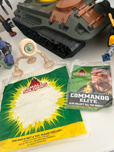 Small soldiers 1998 burger - small,