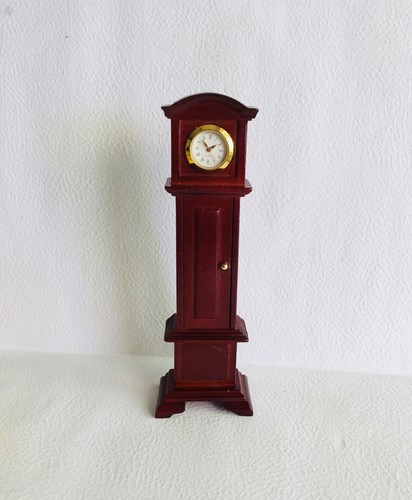 Dolls house scale - dolls,