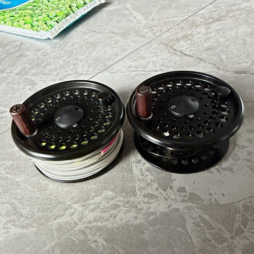 Black fly reel - black,