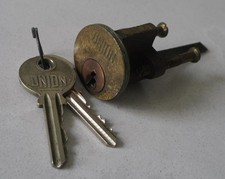 UNION NIGHTLATCH LOCK WITH TWO