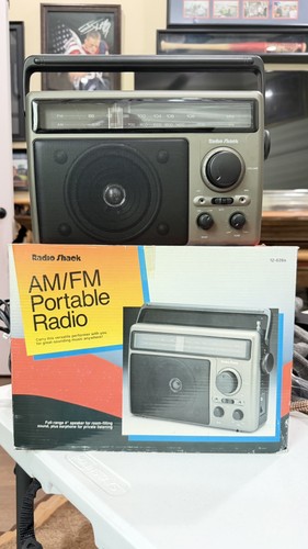 Vintage radio shack - radio,