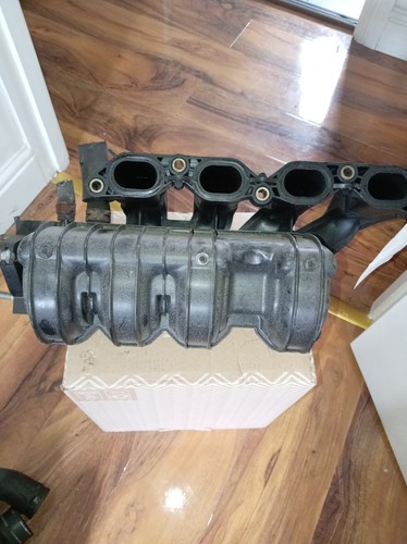 Inlet manifold toyota - inlet, yaris