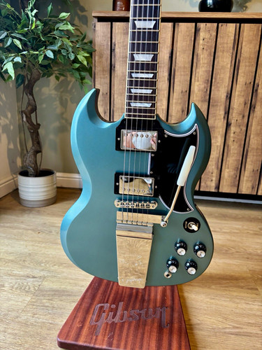 Epiphone inspired gibson - by,