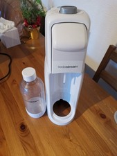 Sodastream Jet carbonated drinks machine with mineral water. No gas!