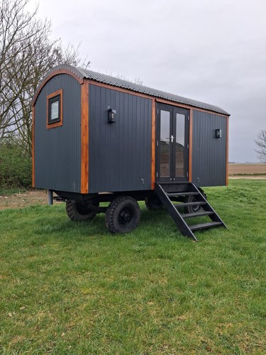 Brand new shepherds hut - hut,