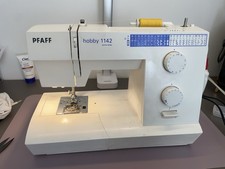 Pfaff Hobby 1142 Sewing Machine With Lots of Bobbins And Accessories