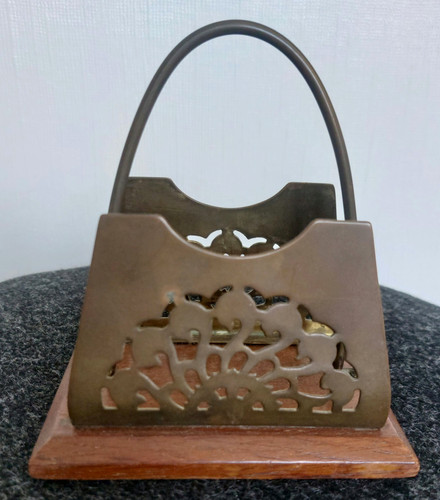 Freestanding letter holder - letter,
