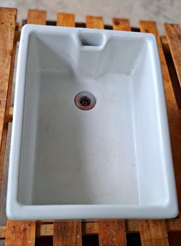 White ceramic belfast - white,