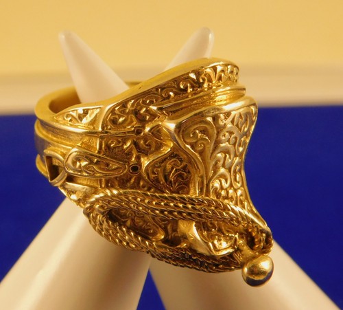 Mens solid 9ct - gold, horse