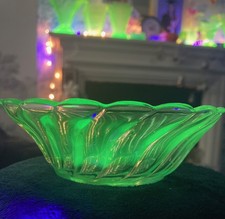 5 in Bagley Green Uranium Glass bowl Carnival 1930s best glow / UV lovely cond