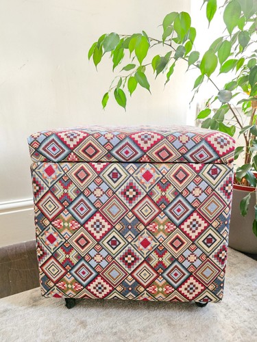 Footstool pouffe ottoman - pouffe,