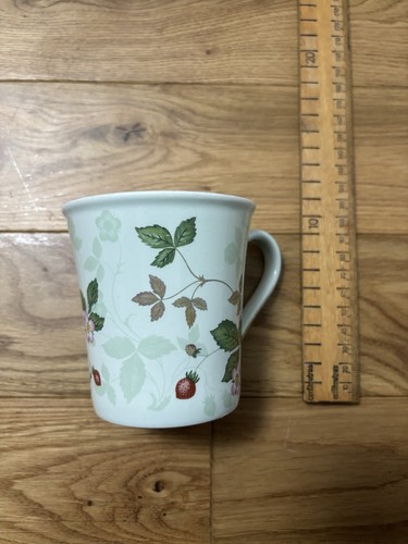 Wedgwood wild strawberry bone - wild,
