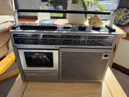 Sanyo radio cassette recorder - cassette,