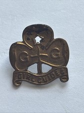 Girl guide metal badge - girl,