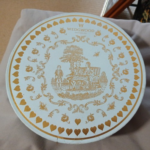 Wedgewood round gift box - gift,