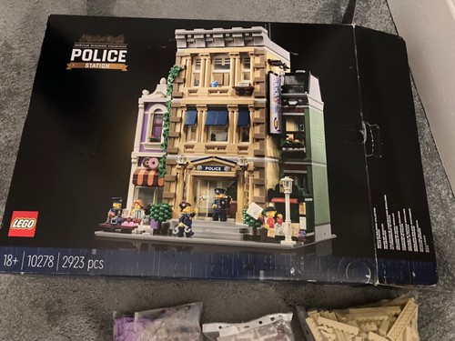 Lego police station 10278 - police,