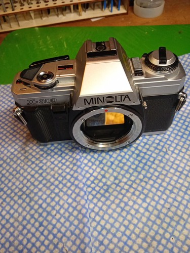 Minolta 300 slr 35mm film - x-300,