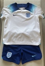 ENGLAND NIKE CHILDREN’S HOME FOOTBALL KIT - 122-128CM (APPROX AGE 5-7 YRS)