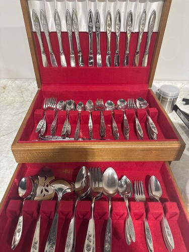 Oneida community 142 piece - oneida,