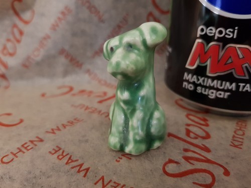 Sylvac green tiny dog - tiny,