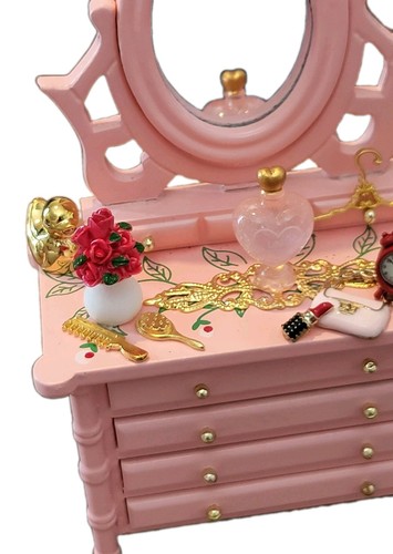 Miniature dolls house - dolls,