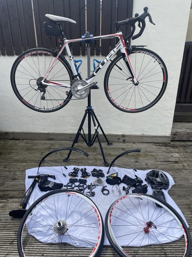 Cube full carbon road bike - road,