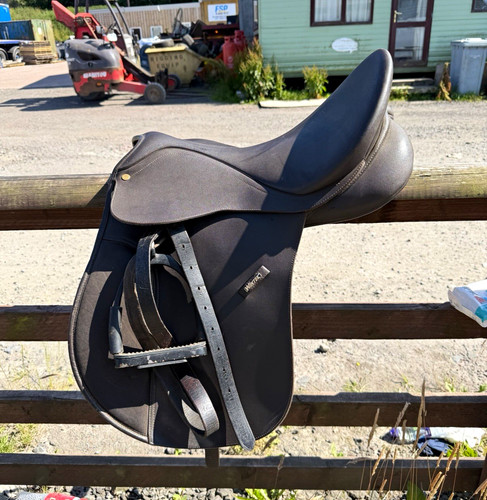 Wintec dressage saddle 17in - wintec,