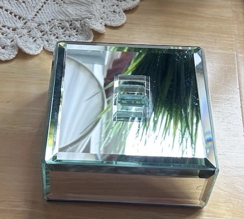 Square mirrored - square,